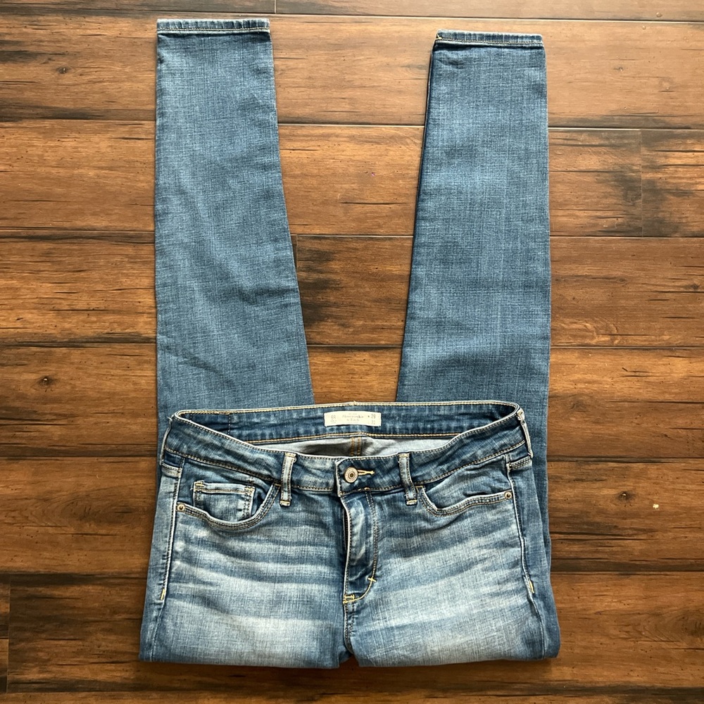 ABERCROMBIE AND FITCH WOMENS SKINNY JEAN